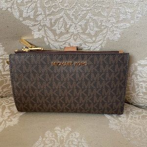 *New* Michael Kors Clutch/Wallet Wristlet